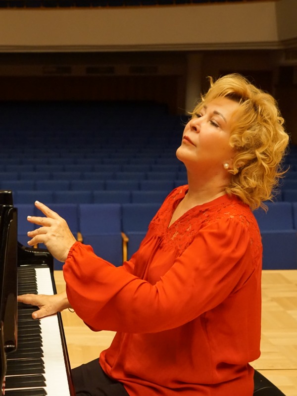 Gülsin Onay Almanya'yı Chopin'le Fethedecek