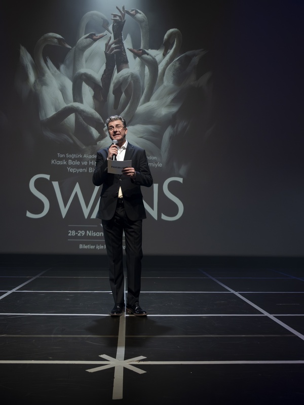 SWANS – Kuğu Gölü Prömiyer Yaptı