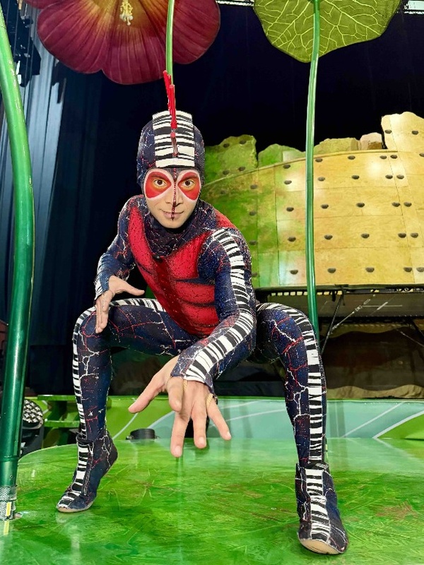 Emir Buhari Cirque du Soleil OVO Kadrosunda