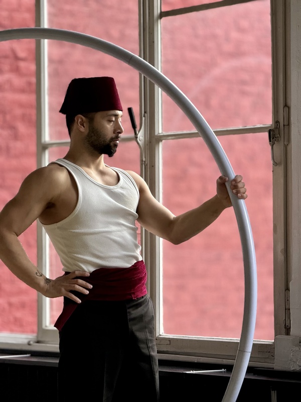 Emir Buhari Cirque du Soleil OVO Kadrosunda
