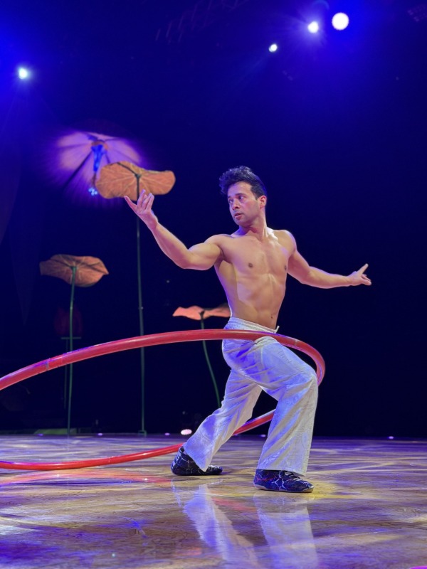 Emir Buhari Cirque du Soleil OVO Kadrosunda