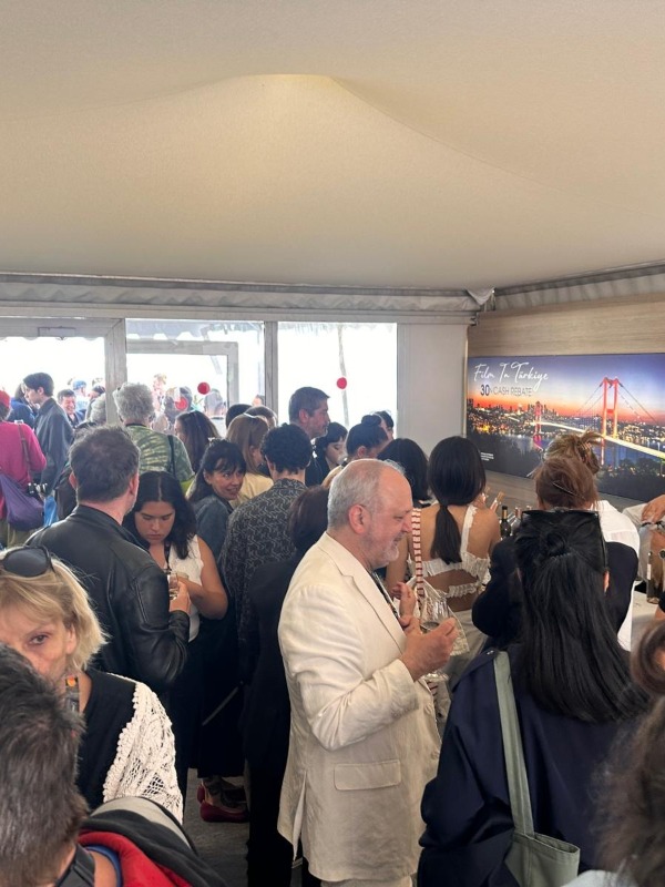 Türkiye Standı Cannes'da Yoğun İlgi Gördü