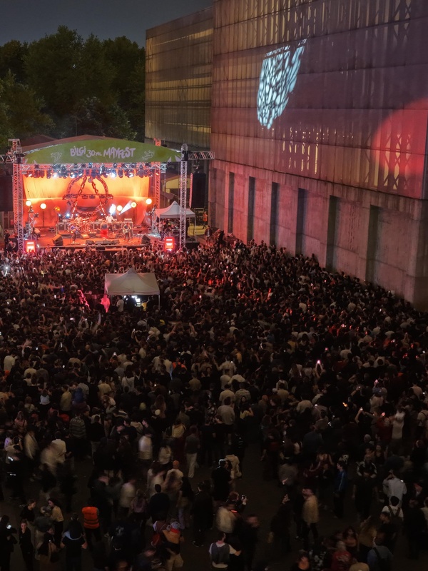 Athena BİLGİ'nin 30. Yıl MayFest'inde Sahne Aldı