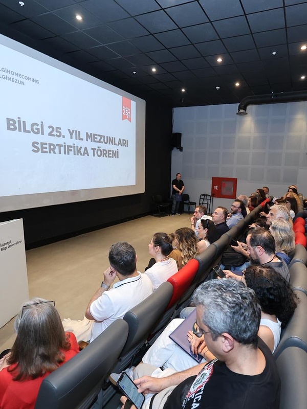 Athena BİLGİ'nin 30. Yıl MayFest'inde Sahne Aldı