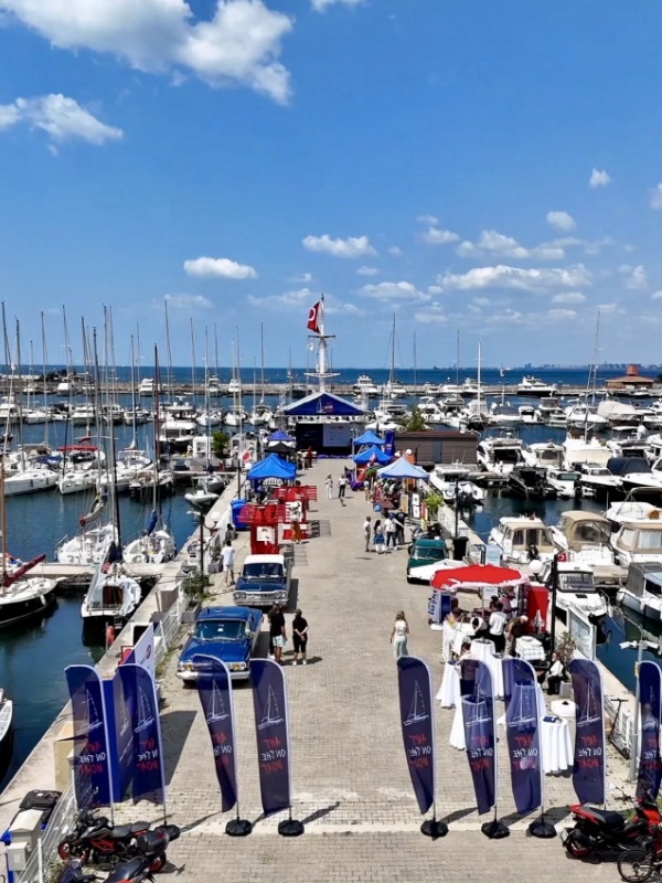 Art on the Boat: Çatışma Kalamış'ta Bağa Dönüşüyor