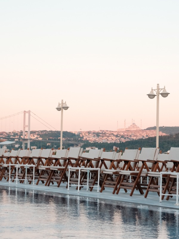 Boğaz Kıyısında Yıldızların Altında Açık Hava Sineması