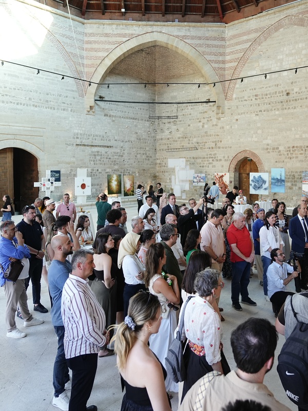Arnica Art Land Edirne Kırmızısı'nı Dünyaya Taşıdı