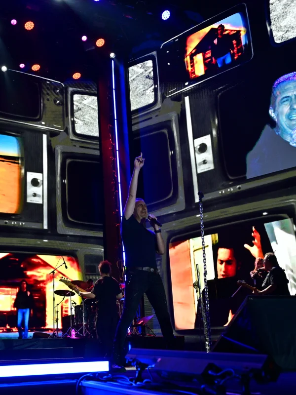 Kıraç, Van Kültür Yolu Festivali'nde Rock Rüzgarı Estirdi