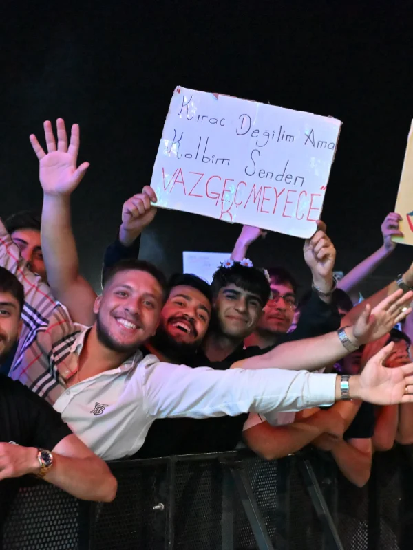 Kıraç, Van Kültür Yolu Festivali'nde Rock Rüzgarı Estirdi