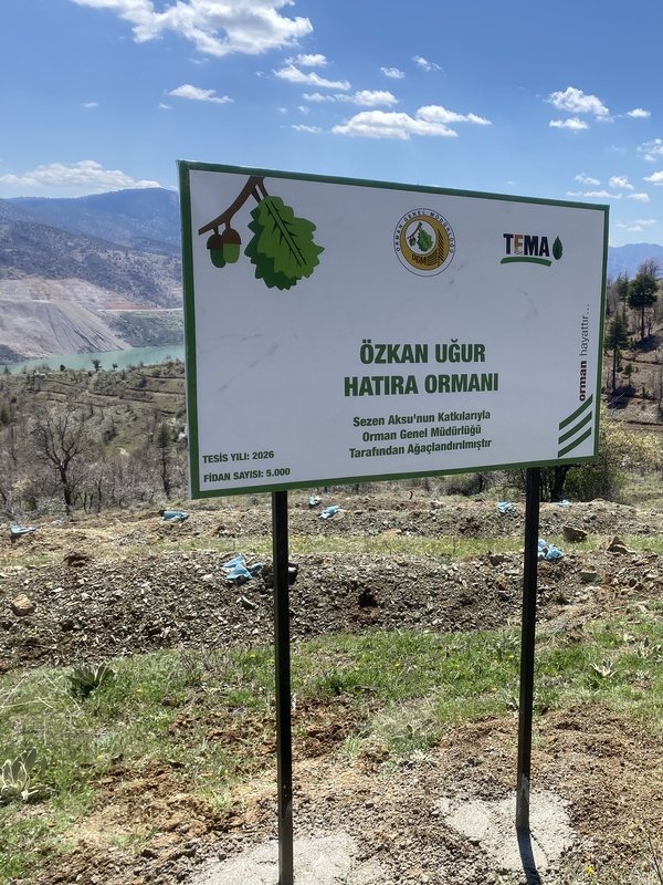 Sezen Aksu'dan Özkan Uğur ve Sırrı Süreyya Önder'e Anı Ormanları