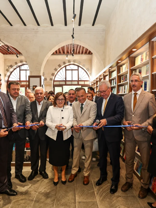 İş Bankası Kültür Yayınları Gaziantep'te Kapılarını Açtı