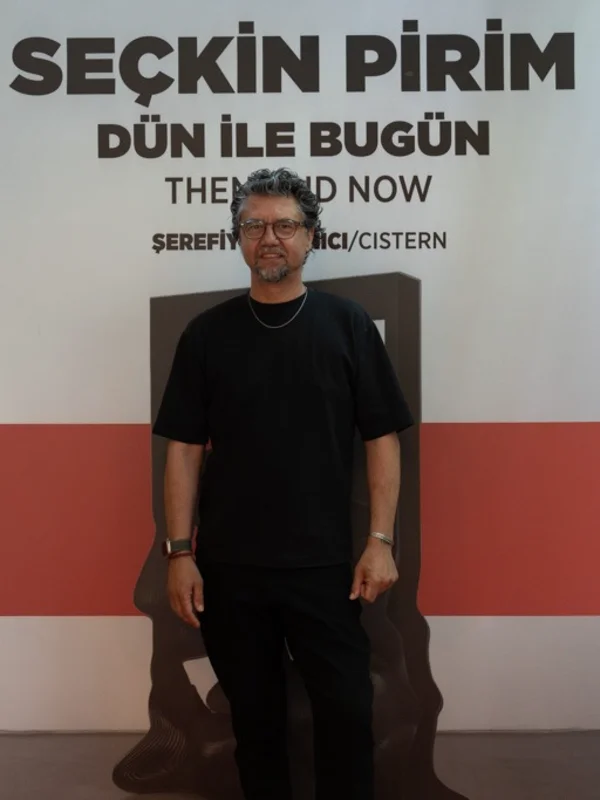 Seçkin Pirim'in “Dün İle Bugün” Sergisi Şerefiye Sarnıcı'nda Uzatıldı