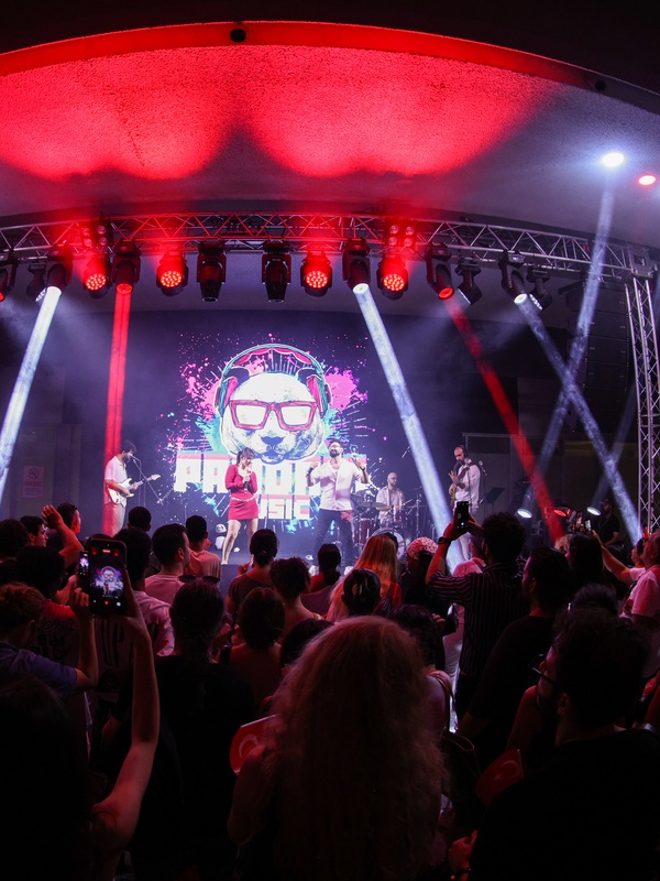 Pandami Music, QNB Terminal Kadıköy'de Zafer Bayramı'nı Kutladı