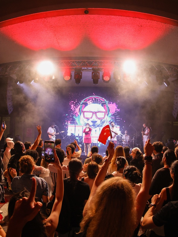 Pandami Music, QNB Terminal Kadıköy'de Zafer Bayramı'nı Kutladı