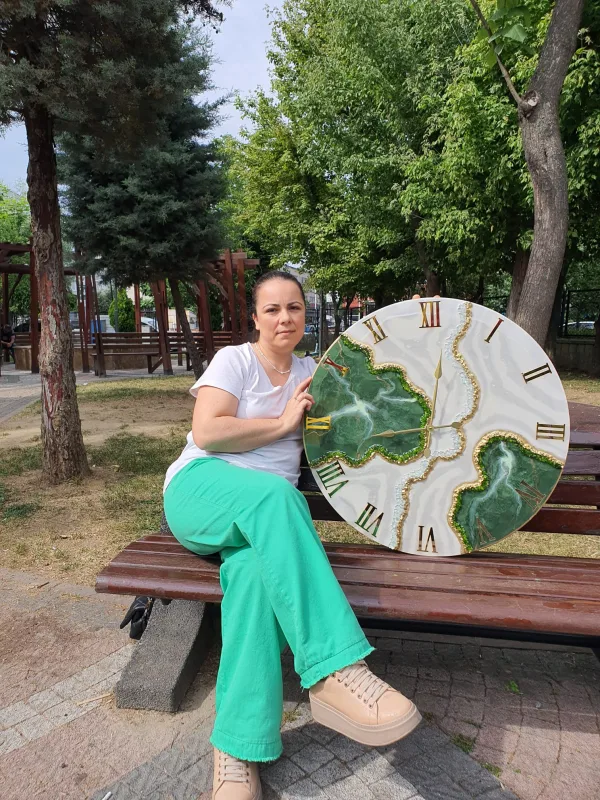 Zümrüt Yeşili & Altın Yaldızlı Epoksi Duvar Saati