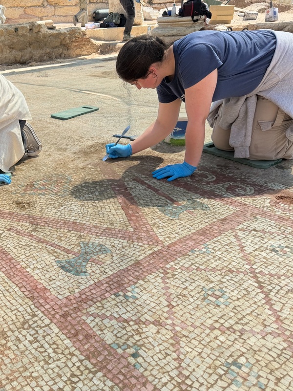 Pompeiopolis'te 105 Metrekarelik Mozaik ve Eros Başı Bulundu