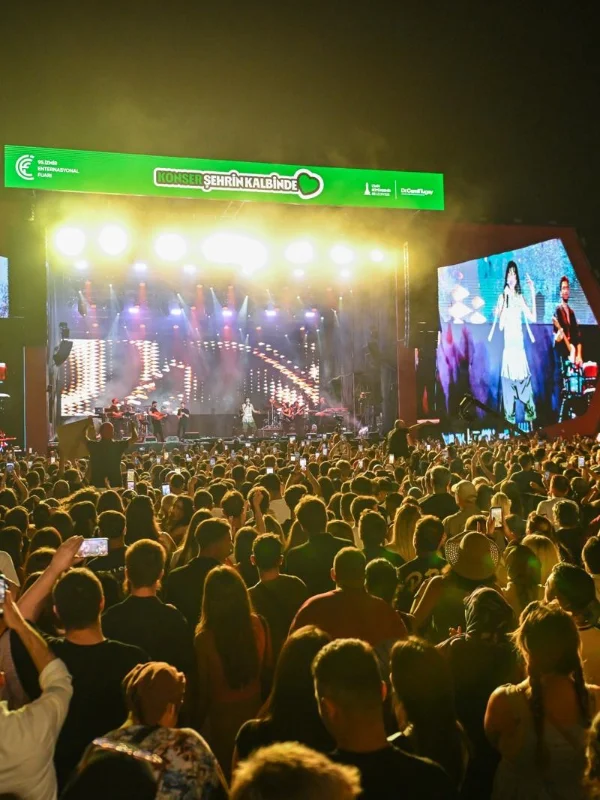 İzmir Enternasyonal Fuarı Müzik Ve Mizahla Dolu Akşamlar Sunuyor