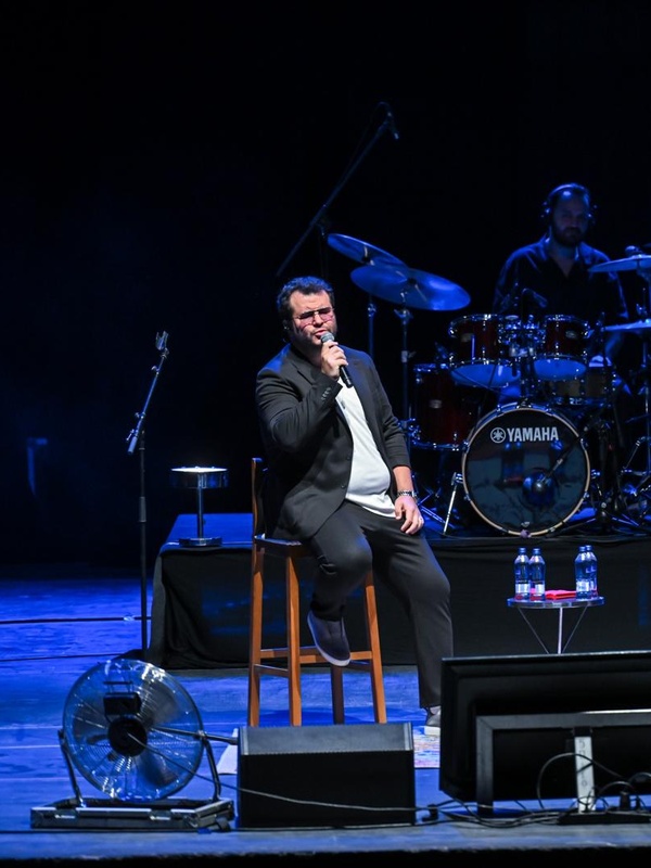 Teoman, İzmir Enternasyonal Fuarı'nda Müzik Şöleni Sundu