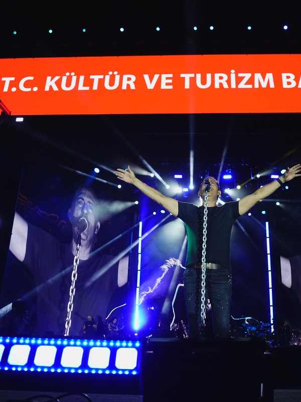 Kıraç, Kayseri Kültür Yolu Festivali'nde Coşkulu Bir Konser Verdi