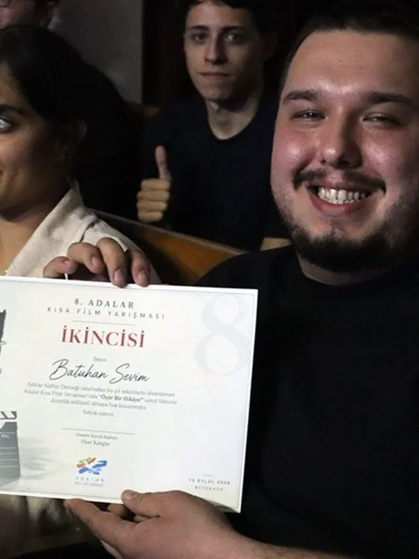 Adalar Kısa Film Yarışması’nda “Maviye Tutunanlar” Birinci Oldu