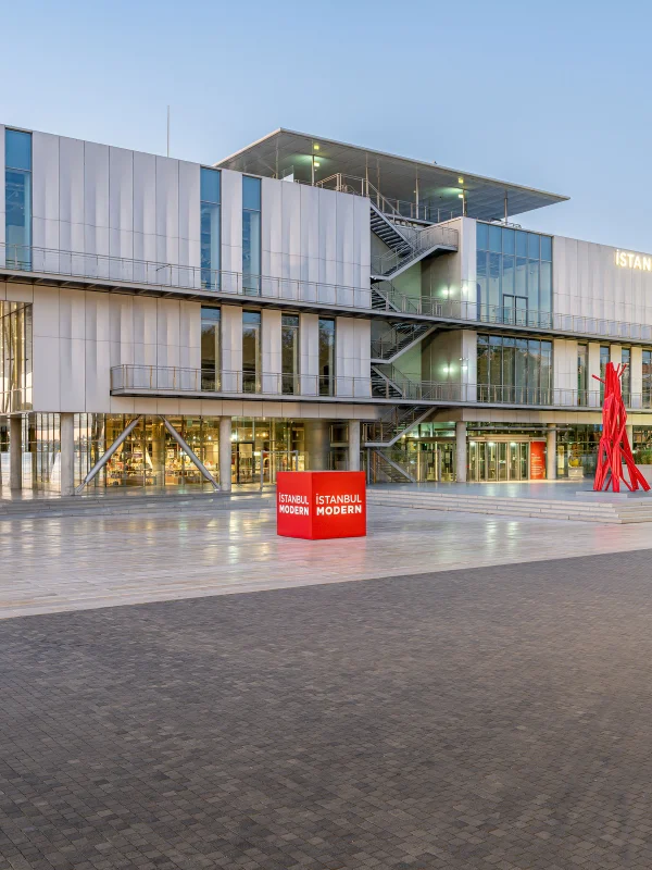 Bettina Pousttchi İstanbul Modern’de Sanat Pratiğini Anlatacak