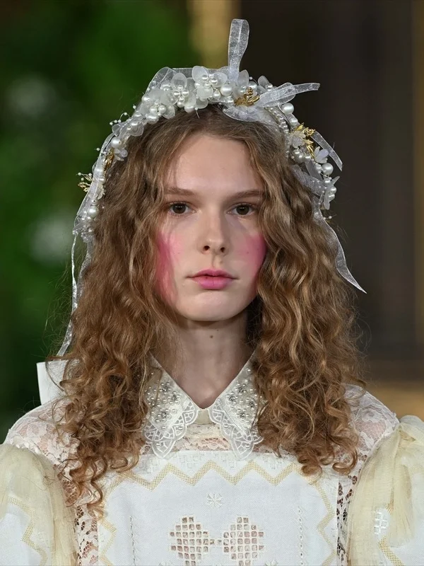 Antep İşi Nakışı Londra Moda Haftası'nda Dünya Podyumlarına Taşındı
