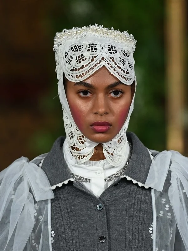 Antep İşi Nakışı Londra Moda Haftası'nda Dünya Podyumlarına Taşındı