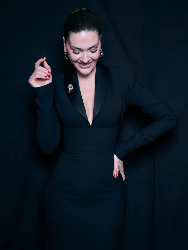 Bergüzar Korel 'Hatırladıkça' ile Zorlu PSM Sahnesinde
