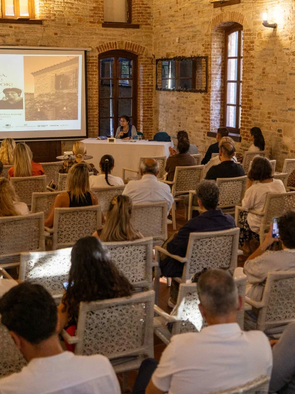 Buket Uzuner Old Town Talks’ta Doğadan Edebiyata Uzandı