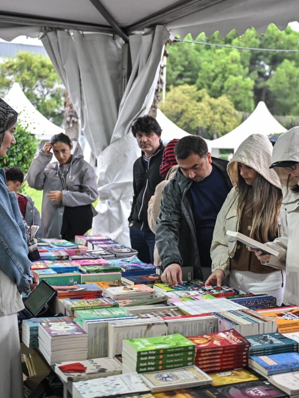 İZKİTAP, Dokuz Günlük Edebiyat Şölenini Yoğun İlgiyle Kapattı
