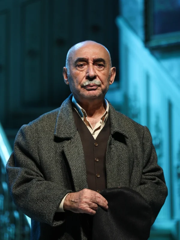 Şener Şen, 'Zengin Mutfağı' Oyunuyla Kıbrıs'ta Tarihi Bir Gece Yaşattı