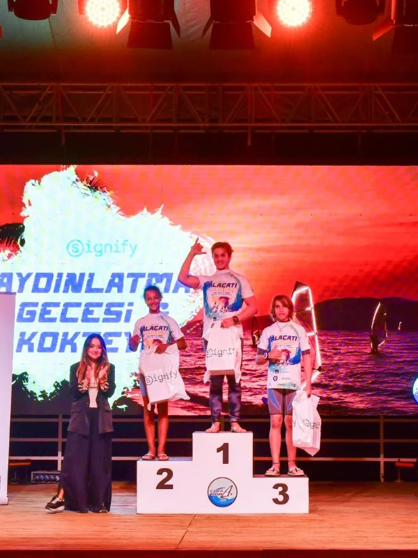 Alaçatı Windfest'te Signify Aydınlatma Gecesi Rüzgârsız Şölen Sundu