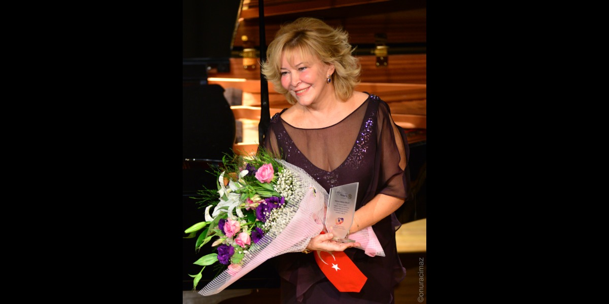 gülsin onay
