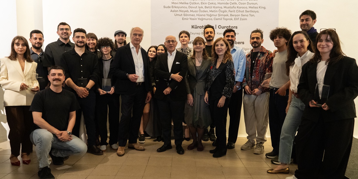 akbank 44. günümüz sanatçıları sergisi açıldı