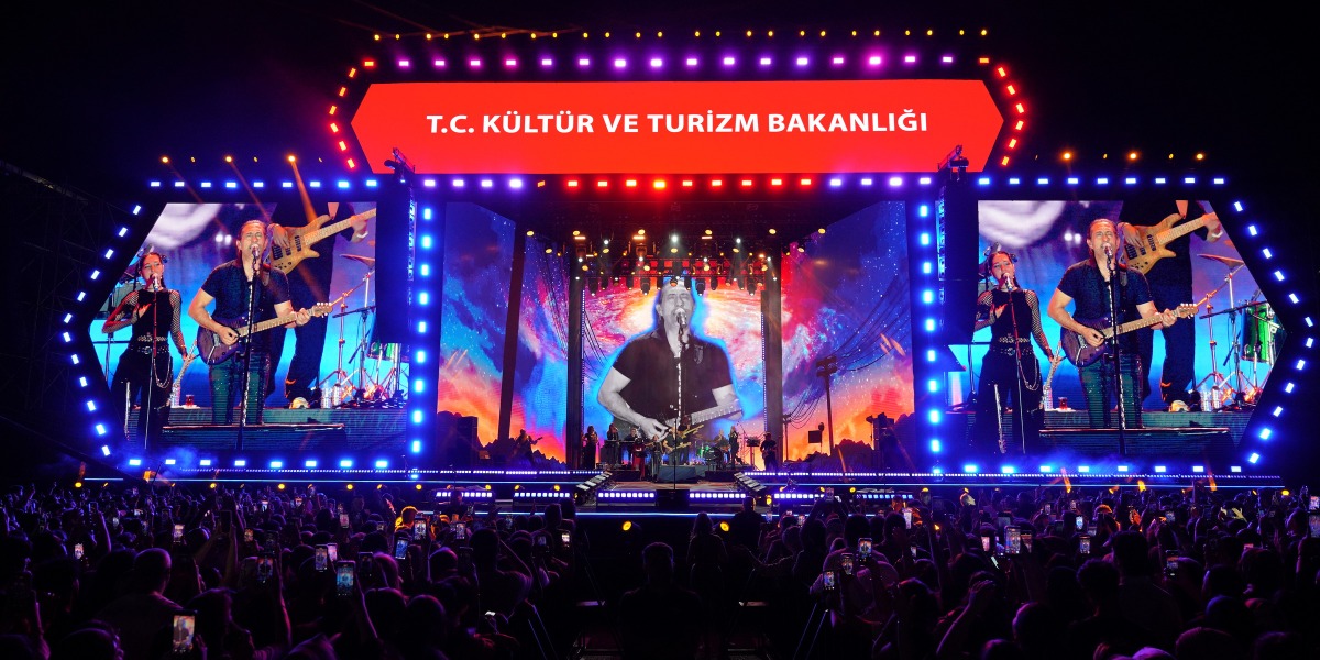 Kıraç, Samsun Kültür Yolu Festivali'nde Rock Rüzgarı Estirdi