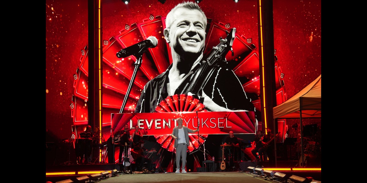 Levent Yüksel Bursa Kültür Yolu Festivali'nde Nostalji Rüzgarı Estirdi