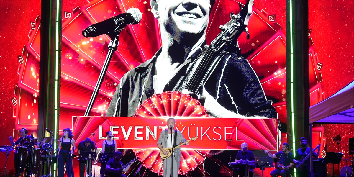 Levent Yüksel Bursa Kültür Yolu Festivali'nde Nostalji Rüzgarı Estirdi