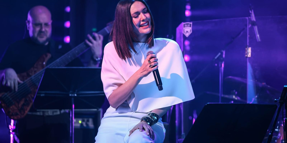 Bergüzar Korel 'Hatırladıkça' Konseriyle ENKA Açıkhava'da