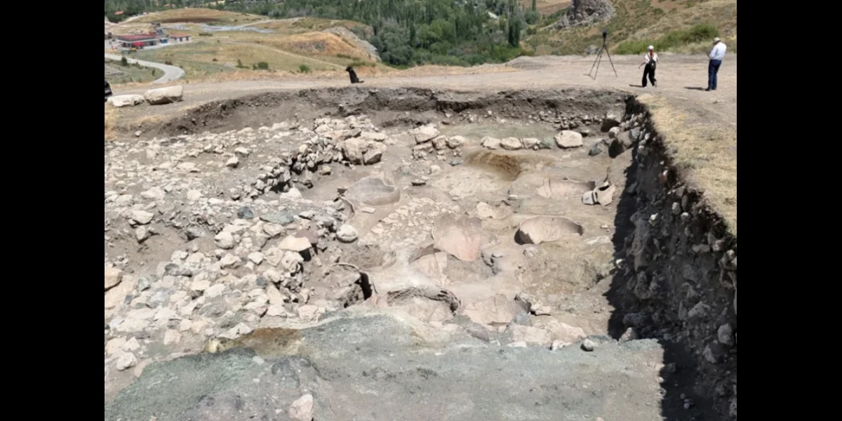 Hattuşa'da 3 bin 800 yıllık keşif: 16 dev küp gün yüzüne çıkarıldı