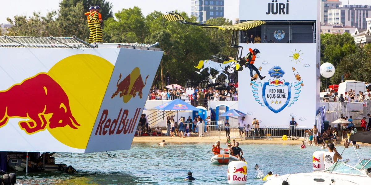 red bull uçuş günü caddebostan sahili'nde festival havası estirecek