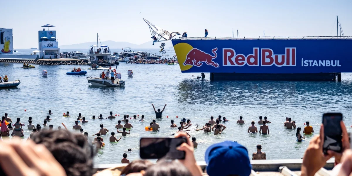 Red Bull Uçuş Günü İstanbul'da Yüz Binleri Coşturdu