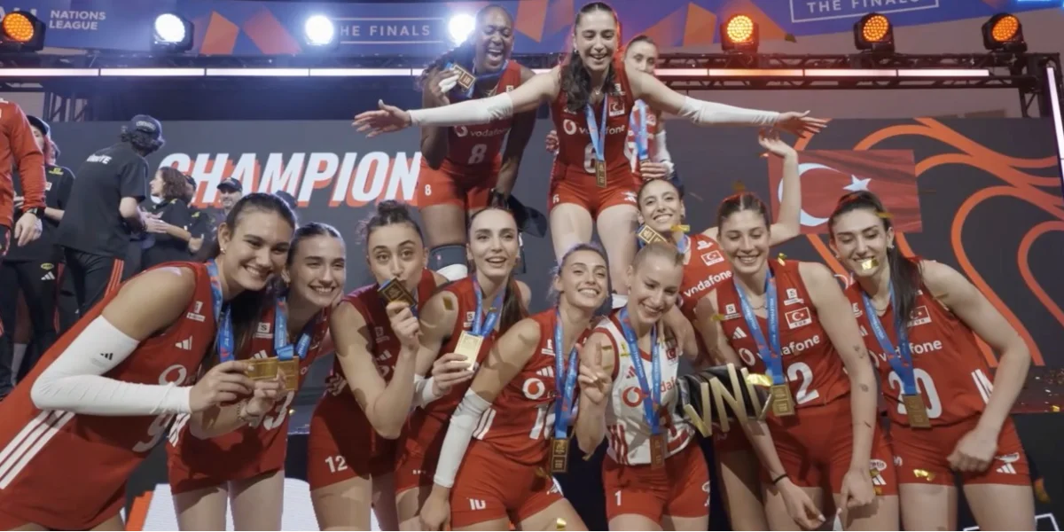 Şebnem Ferah'tan Voleybol Milli Takımlarına 'Durma' Çağrısı