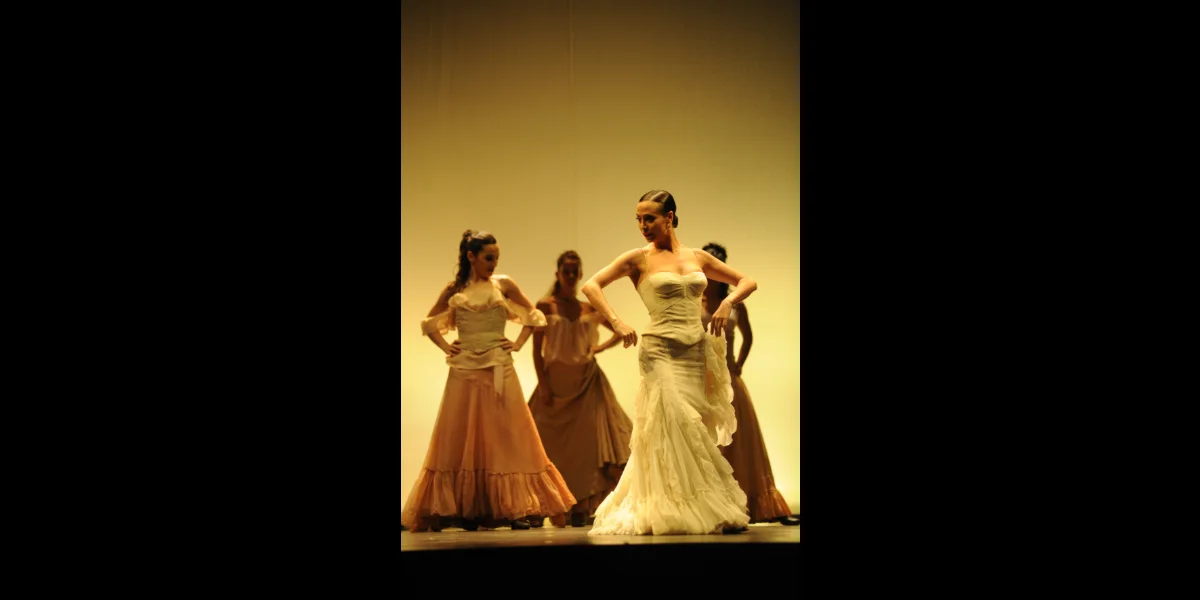 aída gómez’in “carmen” yorumu akm sahnesinde
