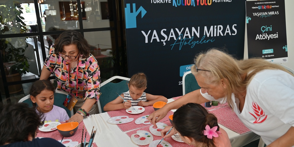 Zeki Müren Şarkıları Ordu Kültür Yolu Festivali'nde Yankılandı