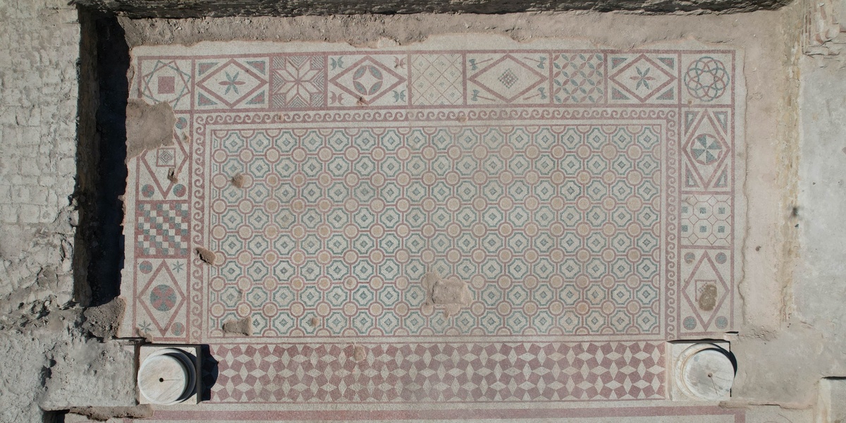 Pompeiopolis'te 105 Metrekarelik Mozaik ve Eros Başı Bulundu