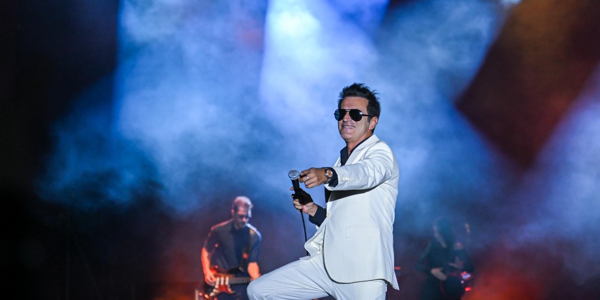 Teoman, İzmir Enternasyonal Fuarı'nda Müzik Şöleni Sundu