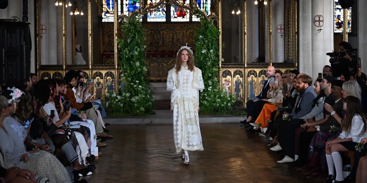 Antep İşi Nakışı Londra Moda Haftası'nda Dünya Podyumlarına Taşındı