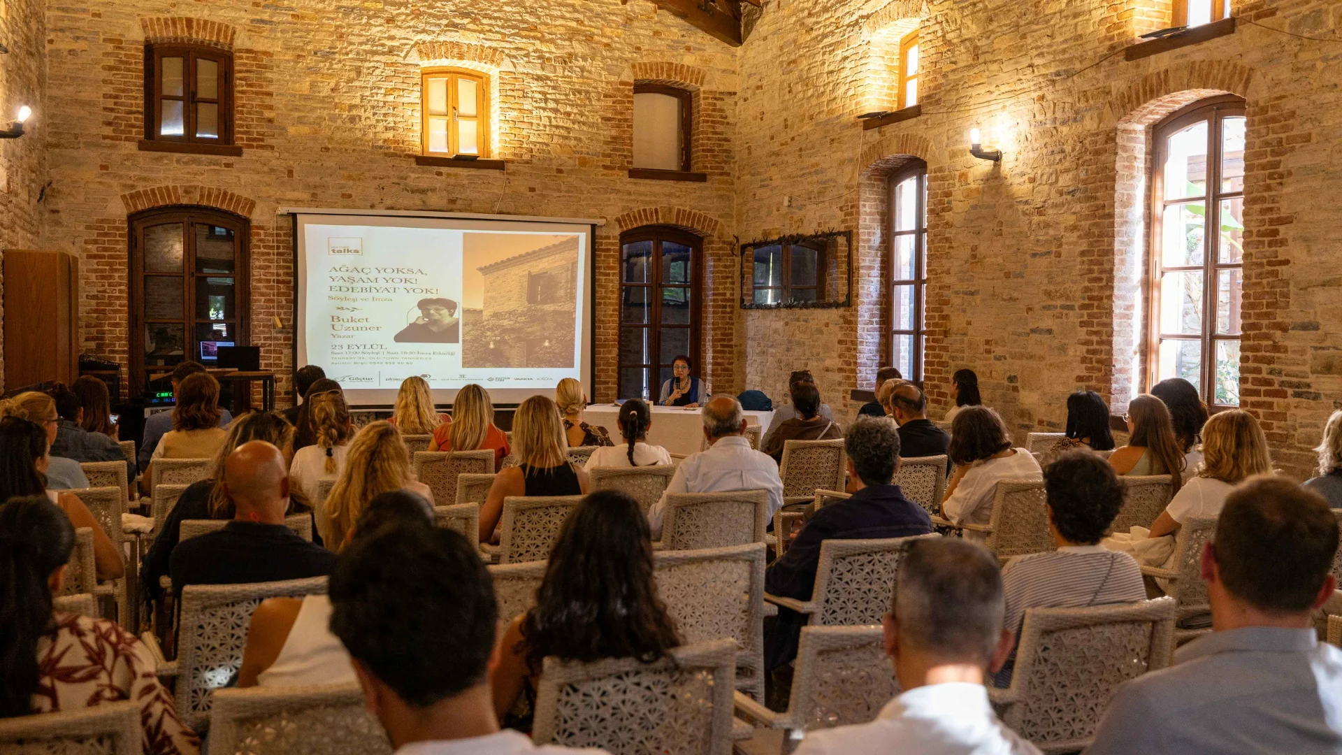 Buket Uzuner Old Town Talks’ta Doğadan Edebiyata Uzandı
