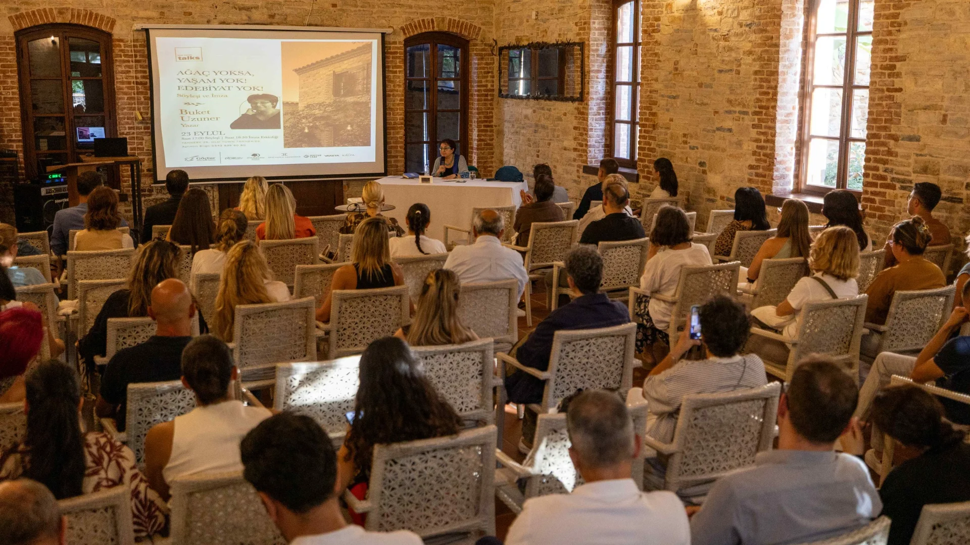 Buket Uzuner Old Town Talks’ta Doğadan Edebiyata Uzandı
