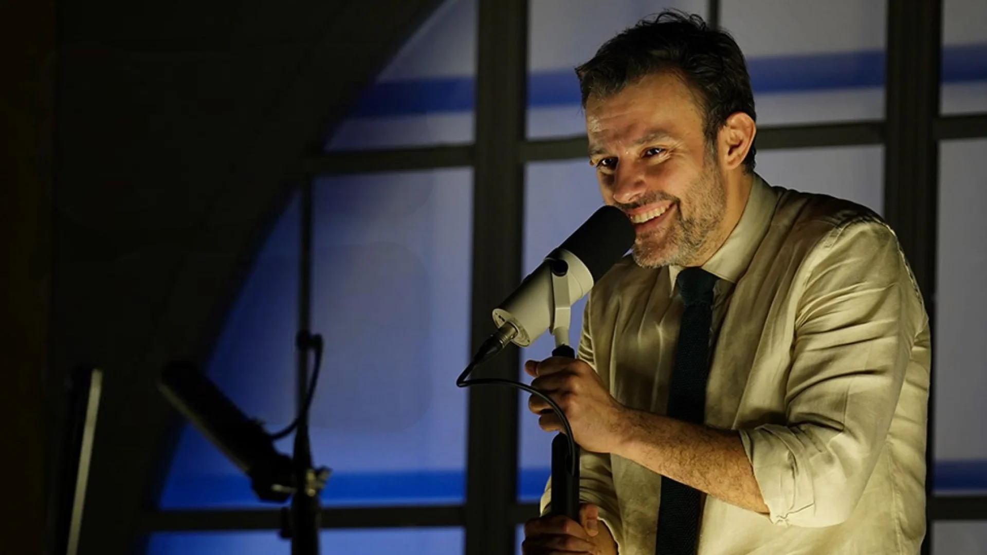 Salih Bademci'den Tek Kişilik Performans: Sesler Sahneye Taşınıyor